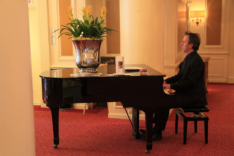 Pianist Dick Schuur